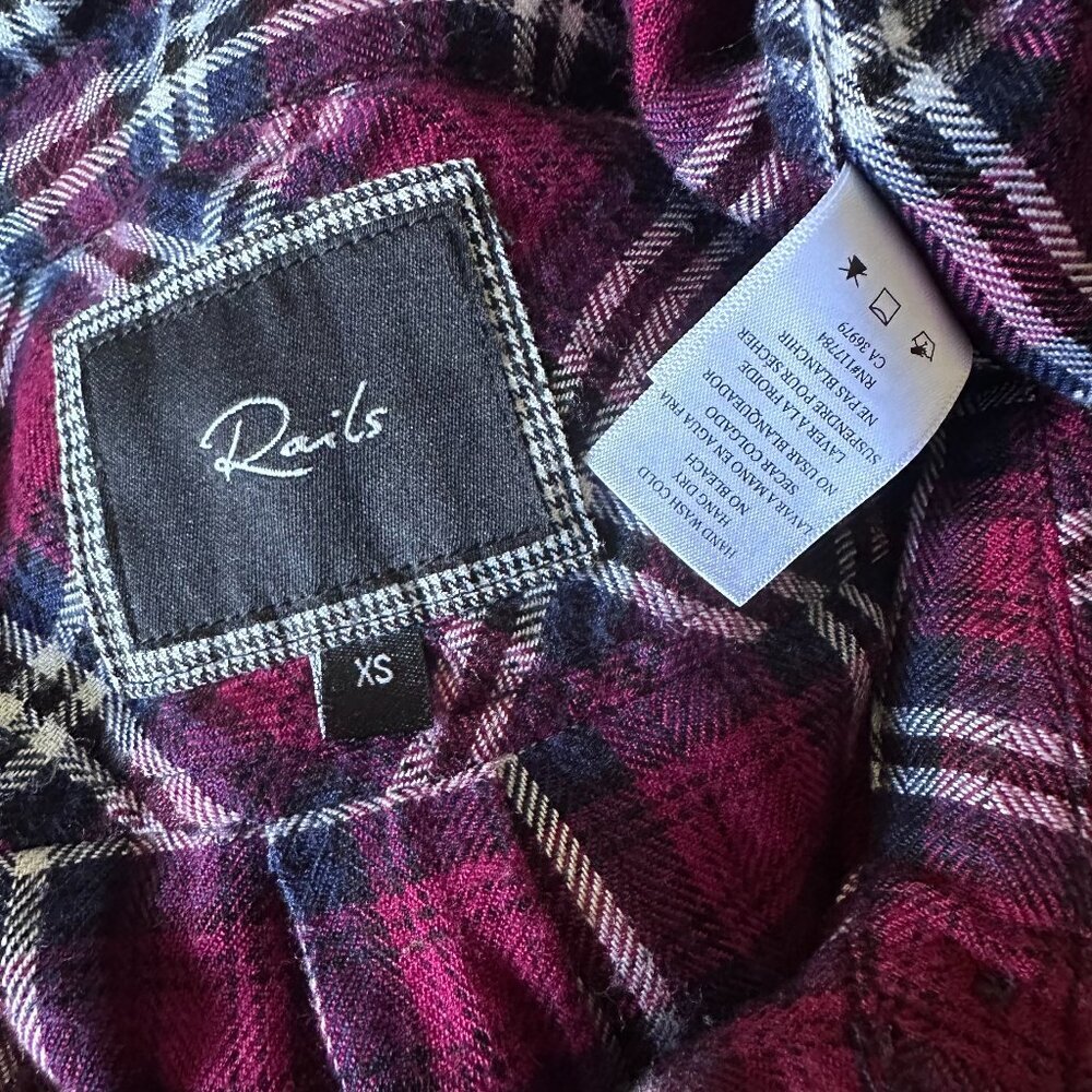 Rails Hunter Button Down Indigo Raspberry - Picture 12 of 13